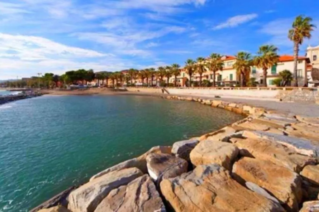Appartamento 50 Mt Mare Con Parcheggio Riservato Riva Ligure Apartment