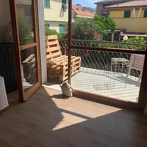 L’approdo Del Marinaio Riva Ligure
